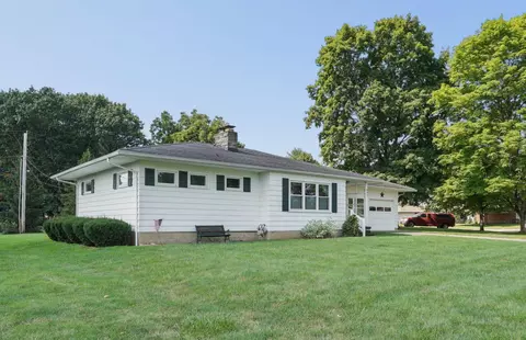 Exterior - 993 Lynwood Ave, Circleville, OH 43113 photo 3 of 9
