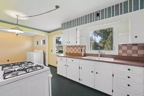 Kitchen - 993 Lynwood Ave, Circleville, OH 43113 photo 3 of 3