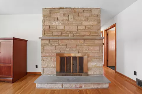 Living - 993 Lynwood Ave, Circleville, OH 43113 photo 5 of 5