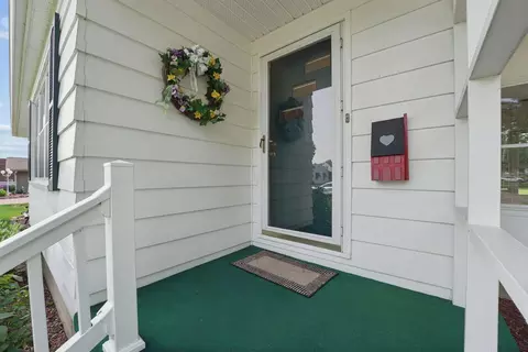Exterior - 993 Lynwood Ave, Circleville, OH 43113 photo 2 of 7