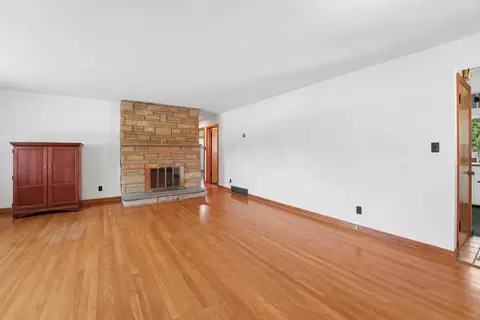 Living - 993 Lynwood Ave, Circleville, OH 43113 photo 1 of 5