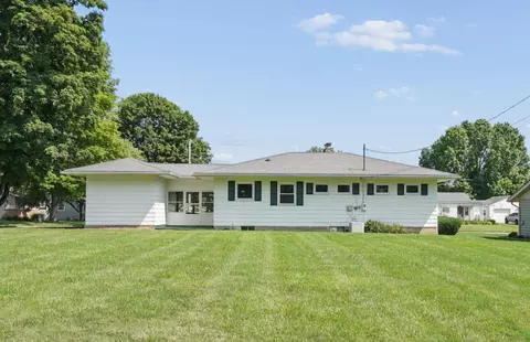 Exterior - 993 Lynwood Ave, Circleville, OH 43113 photo 2 of 9