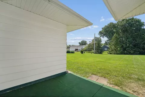 Exterior - 993 Lynwood Ave, Circleville, OH 43113 photo 6 of 7