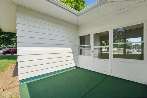 Exterior - 993 Lynwood Ave, Circleville, OH 43113 photo 5 of 7