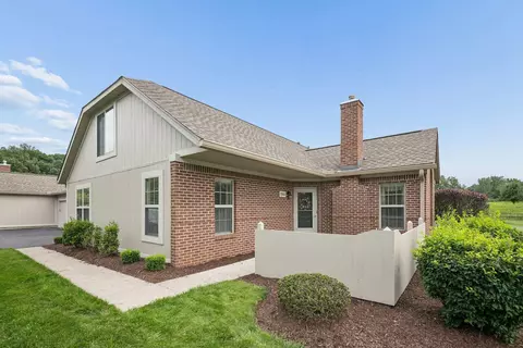 5568 Meadowood Ln, Westerville, OH 43082