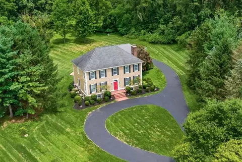384 Longford Dr, Granville, OH 43023