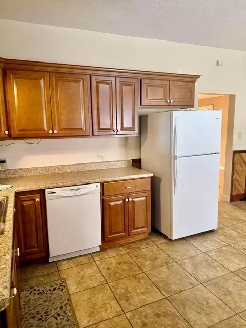 Kitchen - 414 E Mound St, Circleville, OH 43113 photo 4 of 4