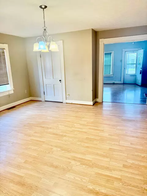 Dining - 414 E Mound St, Circleville, OH 43113 photo 2 of 4