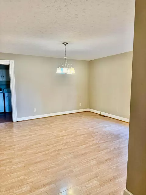 Dining - 414 E Mound St, Circleville, OH 43113 photo 1 of 4