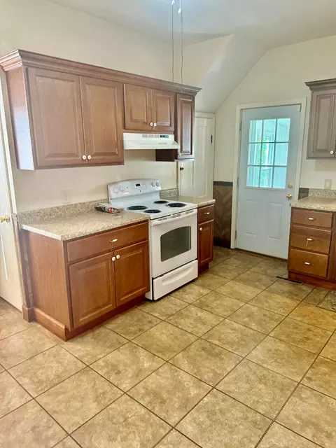 Kitchen - 414 E Mound St, Circleville, OH 43113 photo 2 of 4
