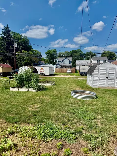 Exterior - 414 E Mound St, Circleville, OH 43113 photo 2 of 2