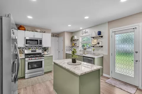 Kitchen - 231 Stonemast Loop, Pataskala, OH 43062 photo 2 of 3