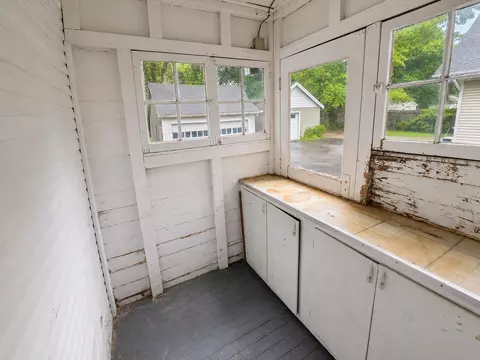Exterior - 831 E Cecil St, Springfield, OH 45503 photo 2 of 6