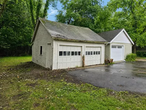 Exterior - 831 E Cecil St, Springfield, OH 45503 photo 4 of 6