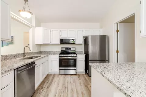 Kitchen - 3188 Eppleworth Dr, Dublin, OH 43017 photo 2 of 3