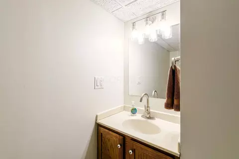 Bath - 3188 Eppleworth Dr, Dublin, OH 43017 photo 4 of 4