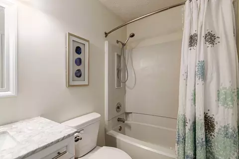 Bath - 3188 Eppleworth Dr, Dublin, OH 43017 photo 2 of 4