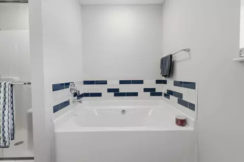 Bath - 1165 Cunningham Ave, Pataskala, OH 43062 photo 3 of 9