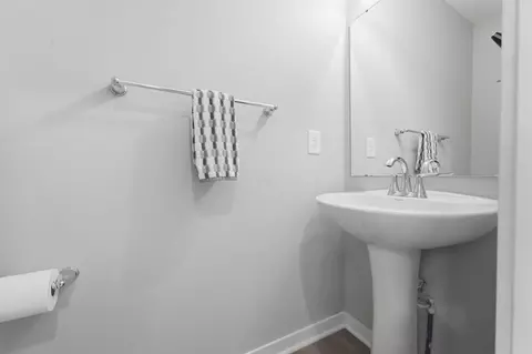 Bath - 1165 Cunningham Ave, Pataskala, OH 43062 photo 1 of 9