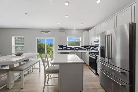 Kitchen - 1165 Cunningham Ave, Pataskala, OH 43062 photo 3 of 4