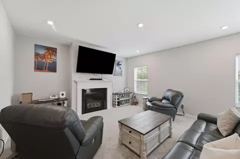 Living - 1165 Cunningham Ave, Pataskala, OH 43062 photo 1 of 2