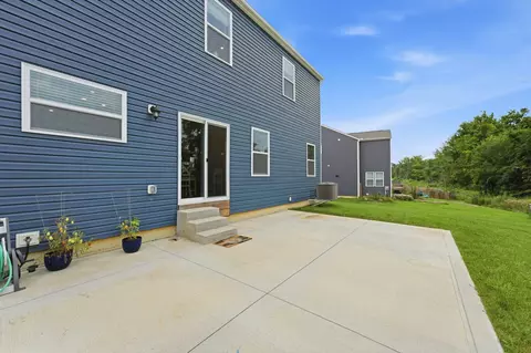 Exterior - 1165 Cunningham Ave, Pataskala, OH 43062 photo 7 of 9