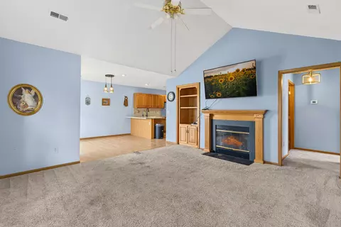 Living - 1291 Stratford Ct, Circleville, OH 43113 photo 5 of 8