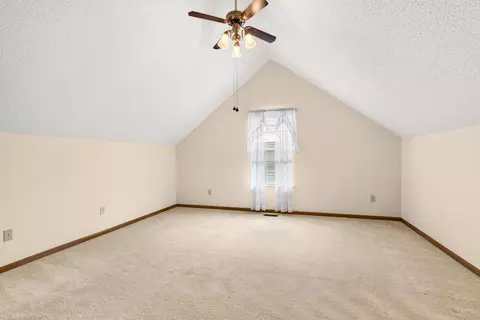 Bedroom - 1291 Stratford Ct, Circleville, OH 43113 photo 3 of 10