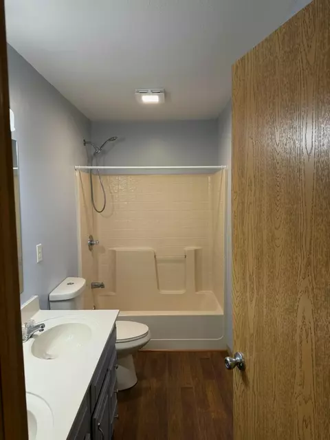 Bath - 136 Fairview Blvd, Circleville, OH 43113 photo 1 of 2