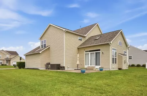 Exterior - 1440 Shagbark St, Circleville, OH 43113 photo 3 of 4
