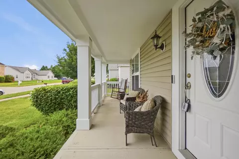 Exterior - 1440 Shagbark St, Circleville, OH 43113 photo 2 of 4