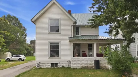 127 E High St, Fostoria, OH 44830