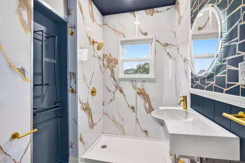 Bath - 897 E 2nd St, Logan, OH 43138 photo 2 of 4