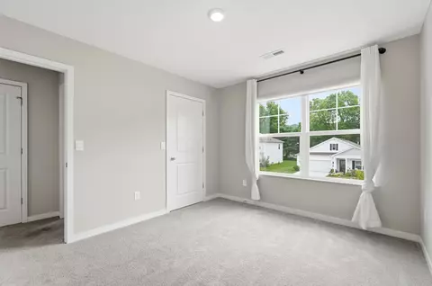 Bedroom - 384 Kells Ct E, Newark, OH 43055 photo 6 of 11