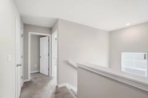 Entry Way - 384 Kells Ct E, Newark, OH 43055 photo 2 of 3