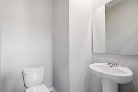 Bath - 384 Kells Ct E, Newark, OH 43055 photo 1 of 3