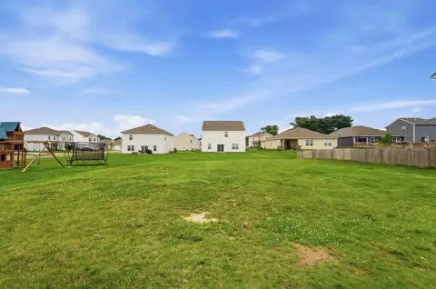 Exterior - 384 Kells Ct E, Newark, OH 43055 photo 5 of 6