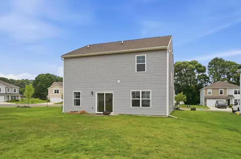 Exterior - 384 Kells Ct E, Newark, OH 43055 photo 6 of 6