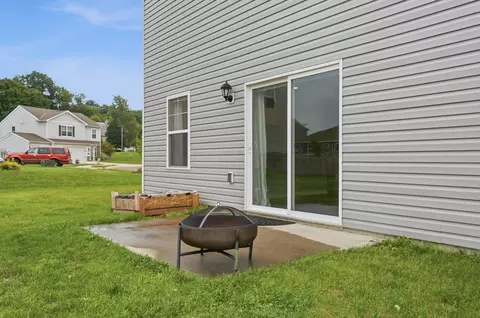 Exterior - 384 Kells Ct E, Newark, OH 43055 photo 3 of 6