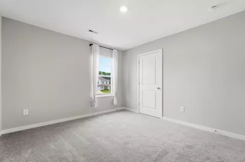 Bedroom - 384 Kells Ct E, Newark, OH 43055 photo 8 of 11