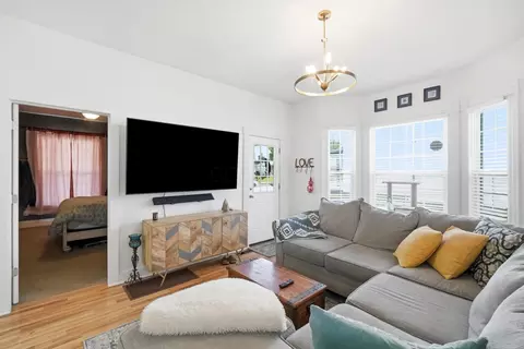 Living - 362 Ludlow Ave, Springfield, OH 45505 photo 2 of 3