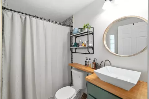 Bath - 362 Ludlow Ave, Springfield, OH 45505 photo 1 of 4