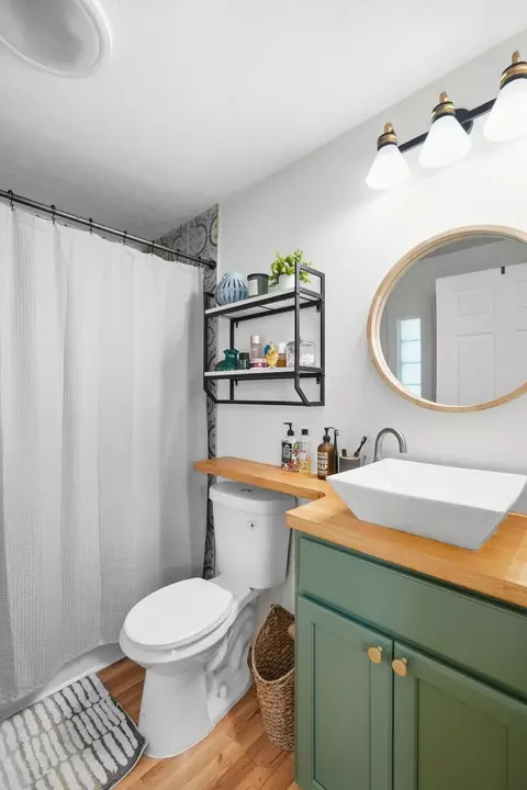 Bath - 362 Ludlow Ave, Springfield, OH 45505 photo 2 of 4