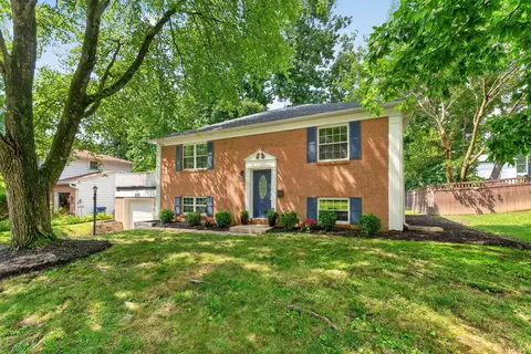 606 Woodsfield Dr, Columbus, OH 43214