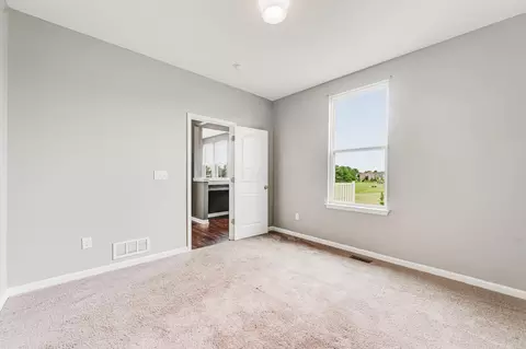 Bedroom - 324 Silver Fox Way, Delaware, OH 43015 photo 10 of 15