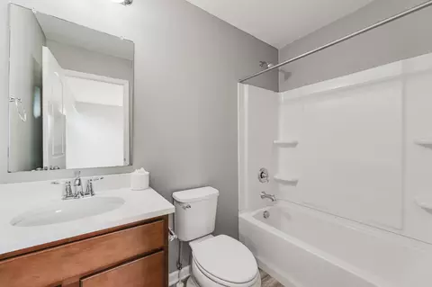 Bath - 324 Silver Fox Way, Delaware, OH 43015 photo 7 of 10
