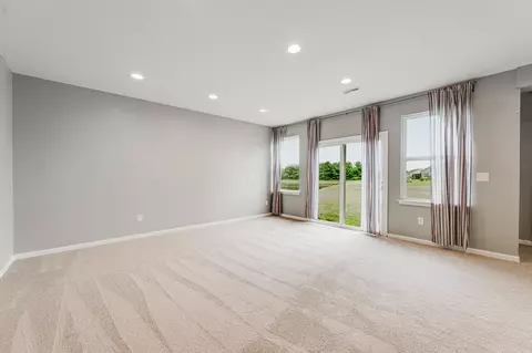 Living - 324 Silver Fox Way, Delaware, OH 43015 photo 13 of 15