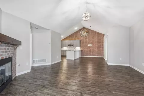 Living - 752 Lambton Cir E, Lancaster, OH 43130 photo 1 of 5