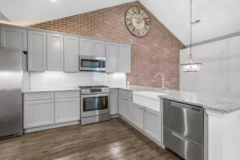 Kitchen - 752 Lambton Cir E, Lancaster, OH 43130 photo 3 of 5