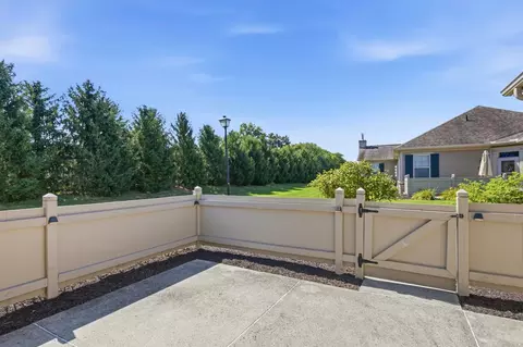 Exterior - 752 Lambton Cir E, Lancaster, OH 43130 photo 8 of 12